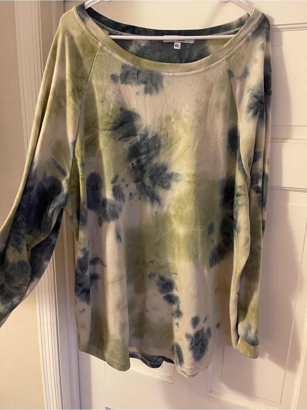 Women's Tie-Dye Long Sleeve Pullover - Green & Black